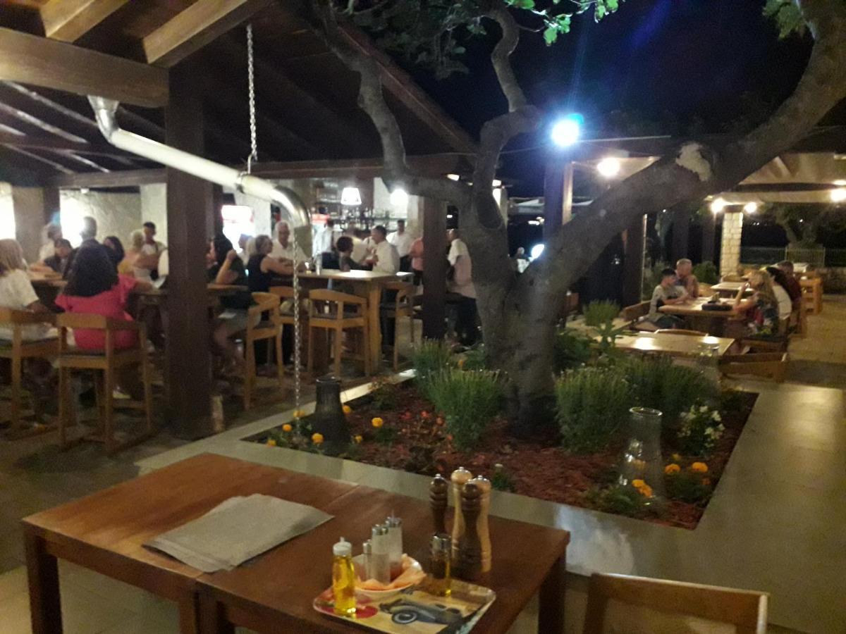 Hotel Smokva Pag Pag Town Esterno foto